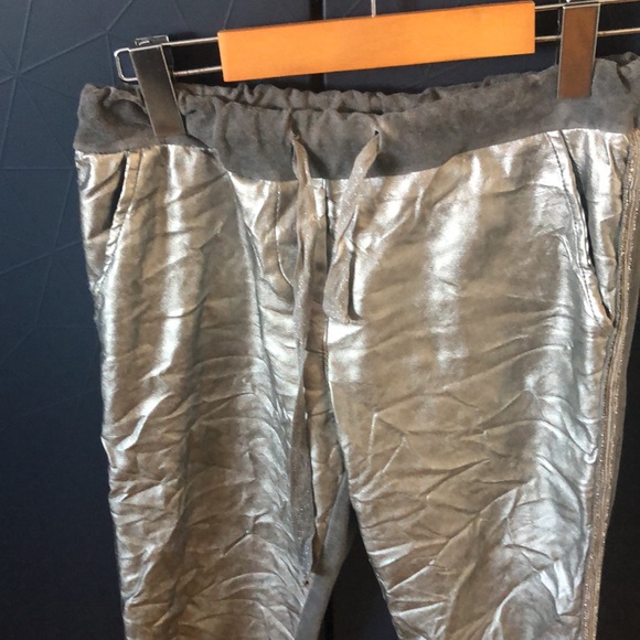 ETERNELLE gold metallic jogger pants one size - Picture 10 of 13